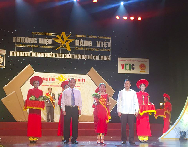 Ban lãnh đạo Công ty CP Marphavet nhận giải thưởng “Doanh nhân tiêu biểu thời đại Hồ Chí Minh” - Tập đoàn Đức Hạnh Marphavet BMG - XEVIP.ICU