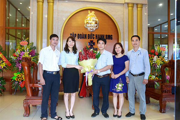 Tập đoàn BMG vinh dự đón tiếp các đơn vị đến chúc mừng nhân Ngày Doanh nhân Việt Nam 13/10 - Tập đoàn Đức Hạnh Marphavet BMG - XEVIP.ICU