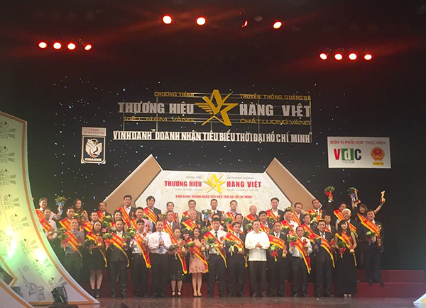 Ban lãnh đạo Công ty CP Marphavet nhận giải thưởng “Doanh nhân tiêu biểu thời đại Hồ Chí Minh” - Tập đoàn Đức Hạnh Marphavet BMG - XEVIP.ICU