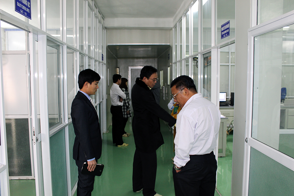 Các chuyên gia hệ thống tiêu chuẩn WHO - GMP đến từ Mỹ & Malaysia và BLĐ Công ty Nhật Hoa tới tham quan phòng thí nghiệm và nhà máy của Công ty Marphavet - Tập đoàn Đức Hạnh Marphavet BMG - XEVIP.ICU