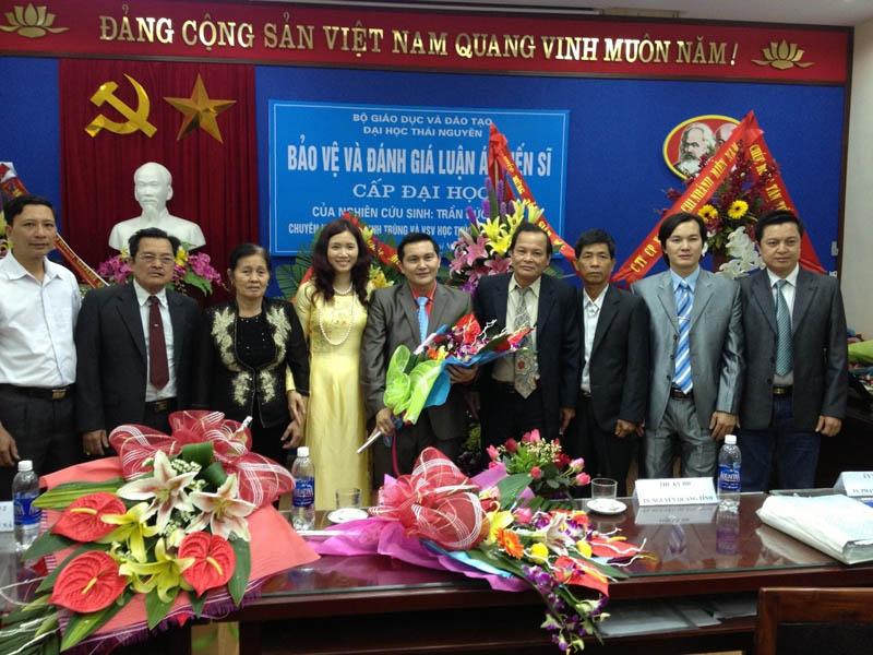 Tổng GĐ, Chủ tich HĐQT Trần Đức Hạnh bảo vệ luận án Tiến sĩ - Tập đoàn Đức Hạnh Marphavet BMG - XEVIP.ICU
