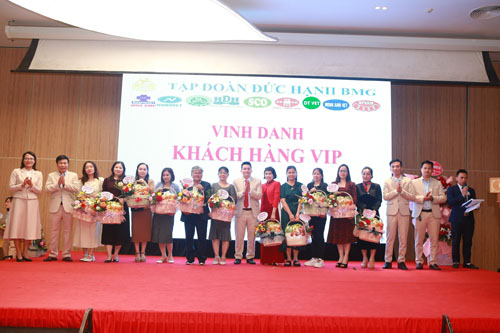 Chương trình tri ân, tặng quà đại lý cấp 1, chúc mừng Quốc tế phụ nữ 8/3 - Tập đoàn Đức Hạnh Marphavet BMG - XEVIP.ICU