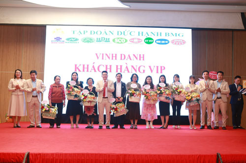 Chương trình tri ân, tặng quà đại lý cấp 1, chúc mừng Quốc tế phụ nữ 8/3 - Tập đoàn Đức Hạnh Marphavet BMG - XEVIP.ICU