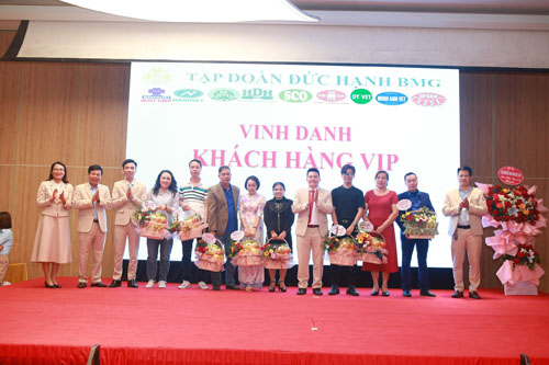 Chương trình tri ân, tặng quà đại lý cấp 1, chúc mừng Quốc tế phụ nữ 8/3 - Tập đoàn Đức Hạnh Marphavet BMG - XEVIP.ICU