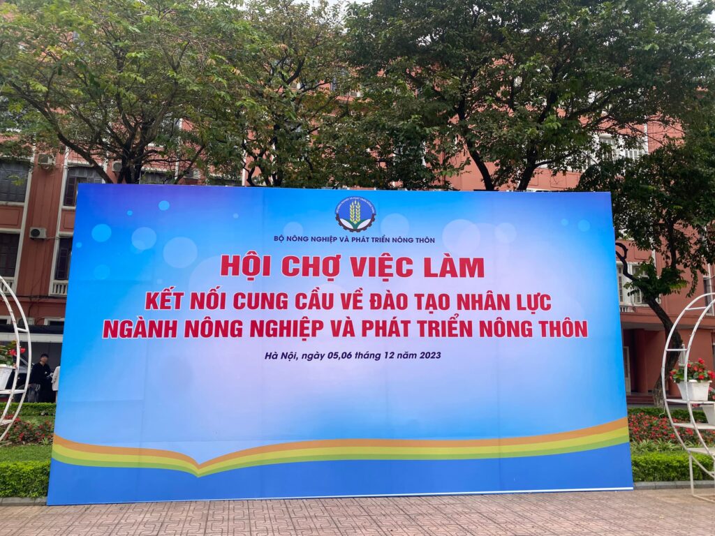 Tập đoàn Đức Hạnh Marphavet BMG tham gia Hội chợ việc làm tại Đại học Thủy Lợi - Tập đoàn Đức Hạnh Marphavet BMG - XEVIP.ICU