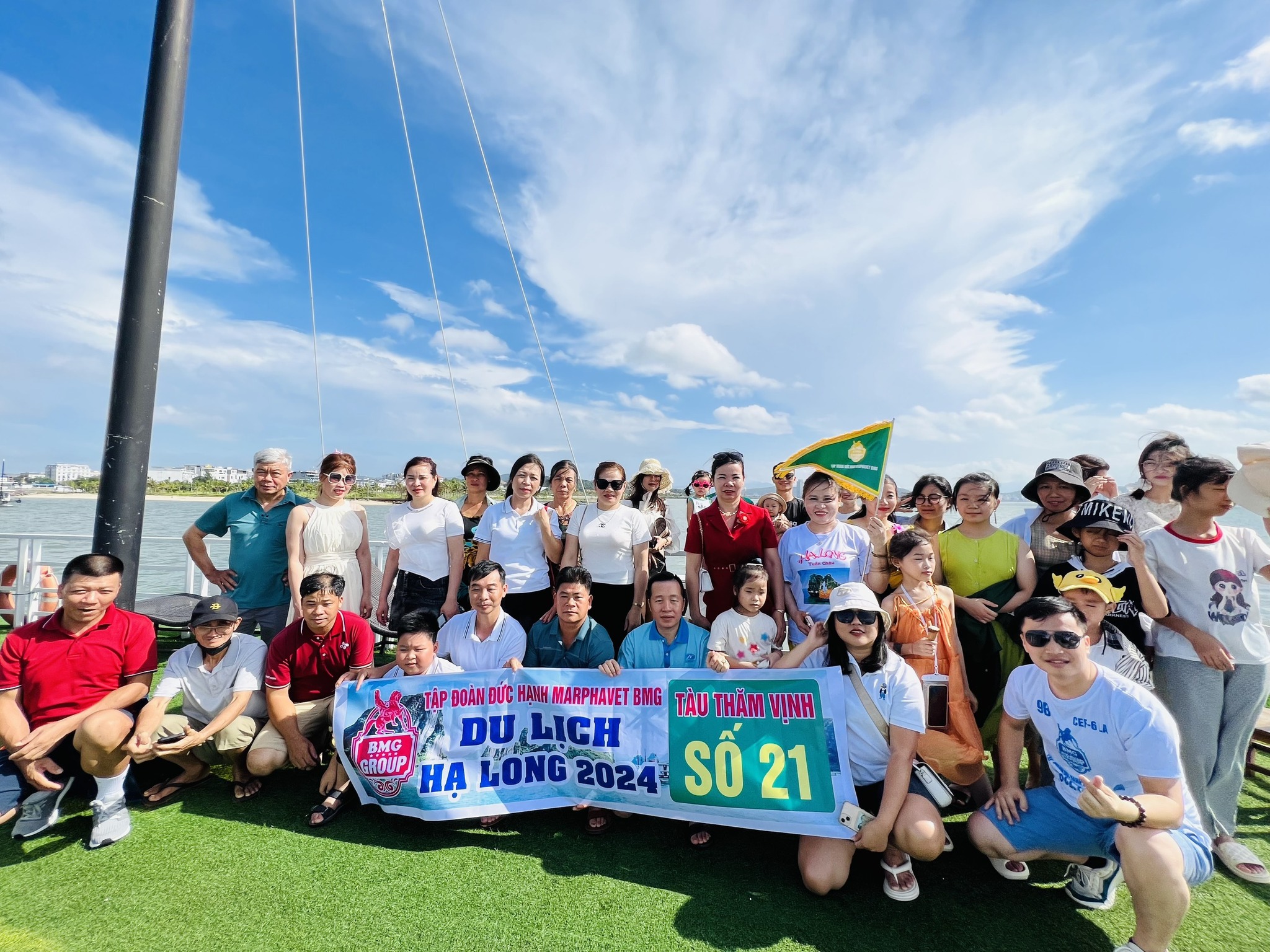 Hơn1.200 đại lý và khách hàng tham gia tour thành phố biển Hạ Long - Tập đoàn Đức Hạnh Marphavet BMG - XEVIP.ICU