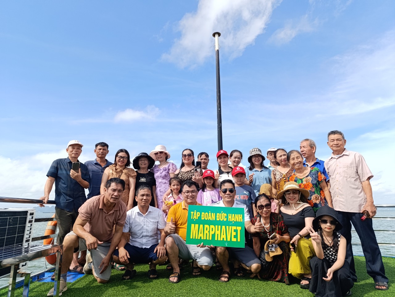 Hơn1.200 đại lý và khách hàng tham gia tour thành phố biển Hạ Long - Tập đoàn Đức Hạnh Marphavet BMG - XEVIP.ICU