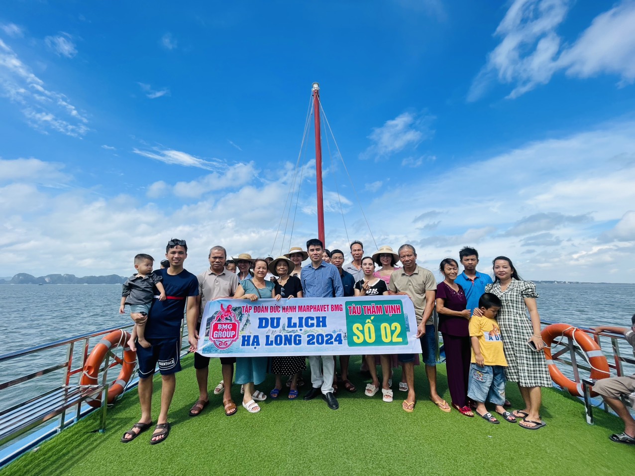 Hơn1.200 đại lý và khách hàng tham gia tour thành phố biển Hạ Long - Tập đoàn Đức Hạnh Marphavet BMG - XEVIP.ICU