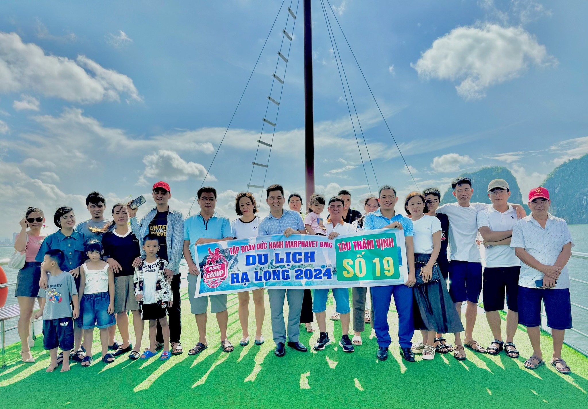 Hơn1.200 đại lý và khách hàng tham gia tour thành phố biển Hạ Long - Tập đoàn Đức Hạnh Marphavet BMG - XEVIP.ICU