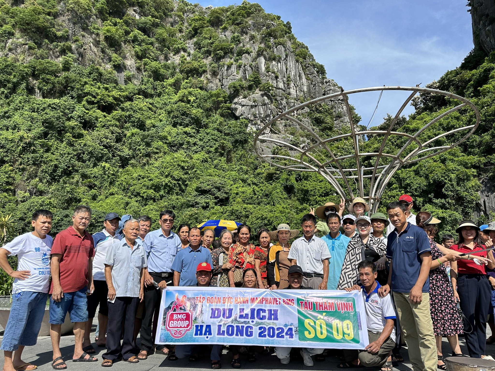 Hơn1.200 đại lý và khách hàng tham gia tour thành phố biển Hạ Long - Tập đoàn Đức Hạnh Marphavet BMG - XEVIP.ICU