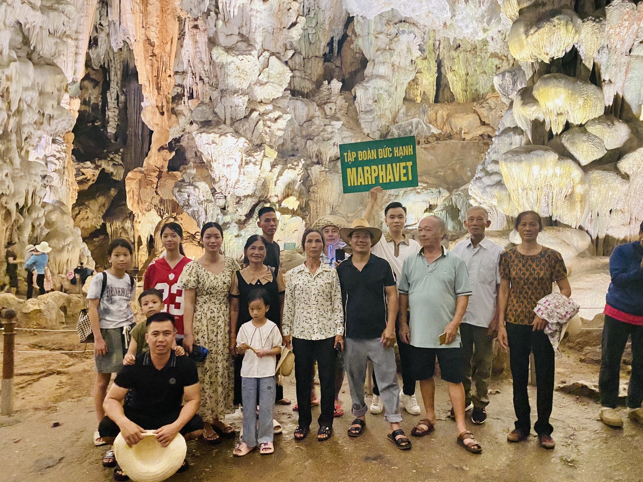 Hơn1.200 đại lý và khách hàng tham gia tour thành phố biển Hạ Long - Tập đoàn Đức Hạnh Marphavet BMG - XEVIP.ICU