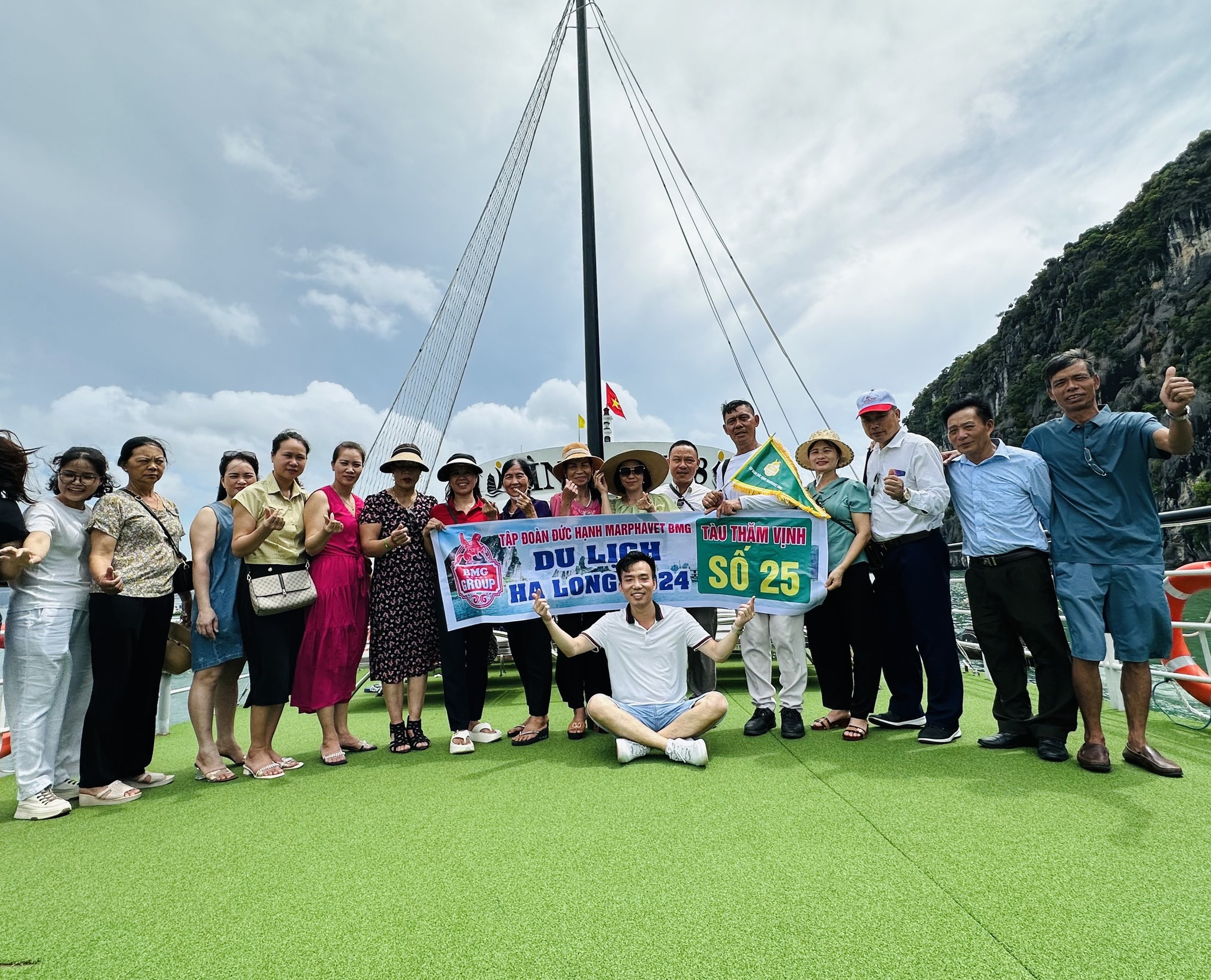 Hơn1.200 đại lý và khách hàng tham gia tour thành phố biển Hạ Long - Tập đoàn Đức Hạnh Marphavet BMG - XEVIP.ICU
