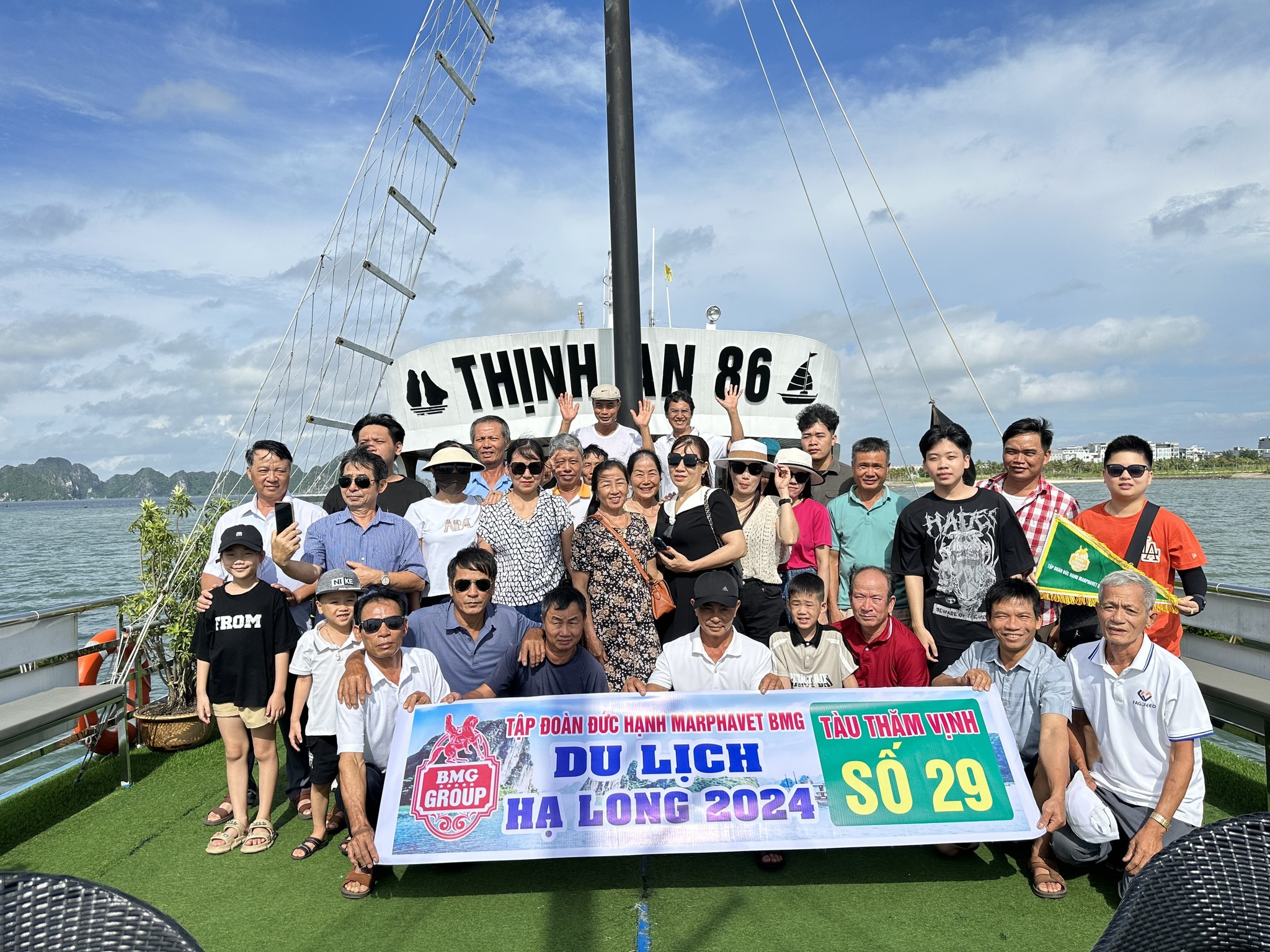 Hơn1.200 đại lý và khách hàng tham gia tour thành phố biển Hạ Long - Tập đoàn Đức Hạnh Marphavet BMG - XEVIP.ICU