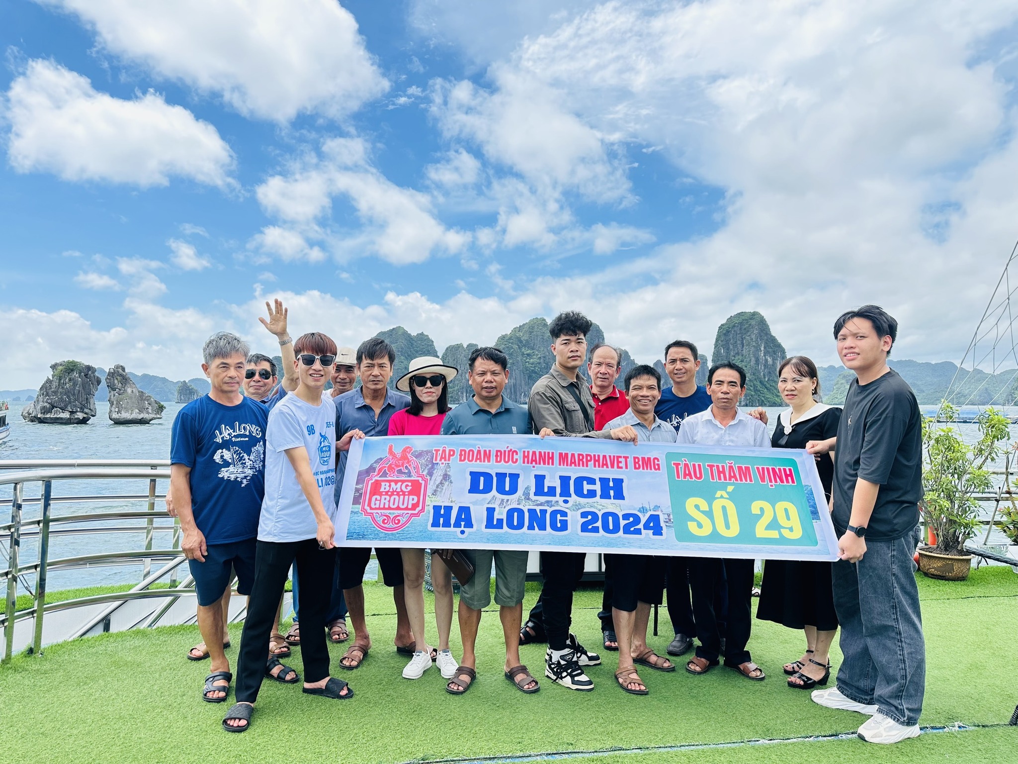 Hơn1.200 đại lý và khách hàng tham gia tour thành phố biển Hạ Long - Tập đoàn Đức Hạnh Marphavet BMG - XEVIP.ICU