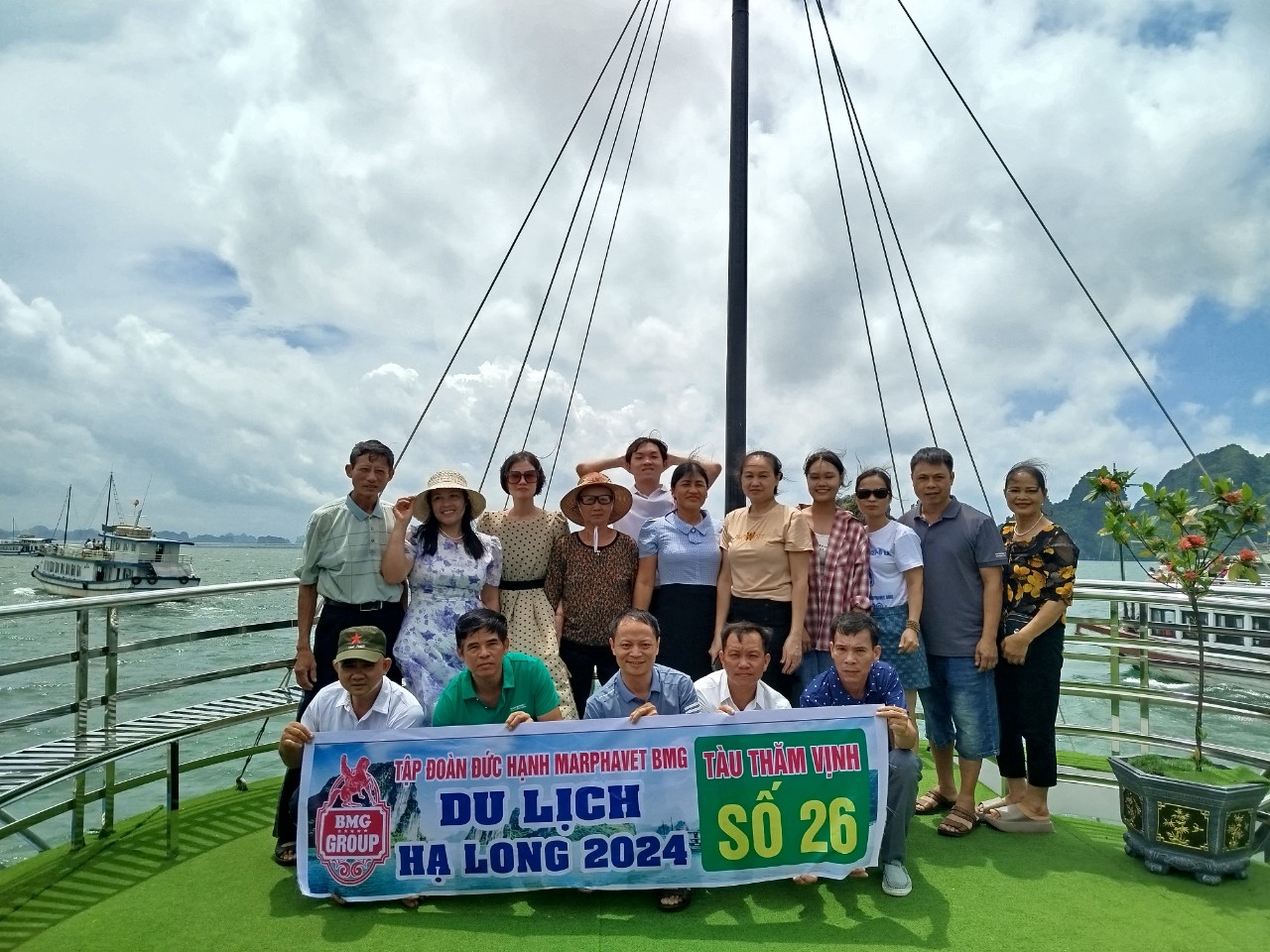 Hơn1.200 đại lý và khách hàng tham gia tour thành phố biển Hạ Long - Tập đoàn Đức Hạnh Marphavet BMG - XEVIP.ICU
