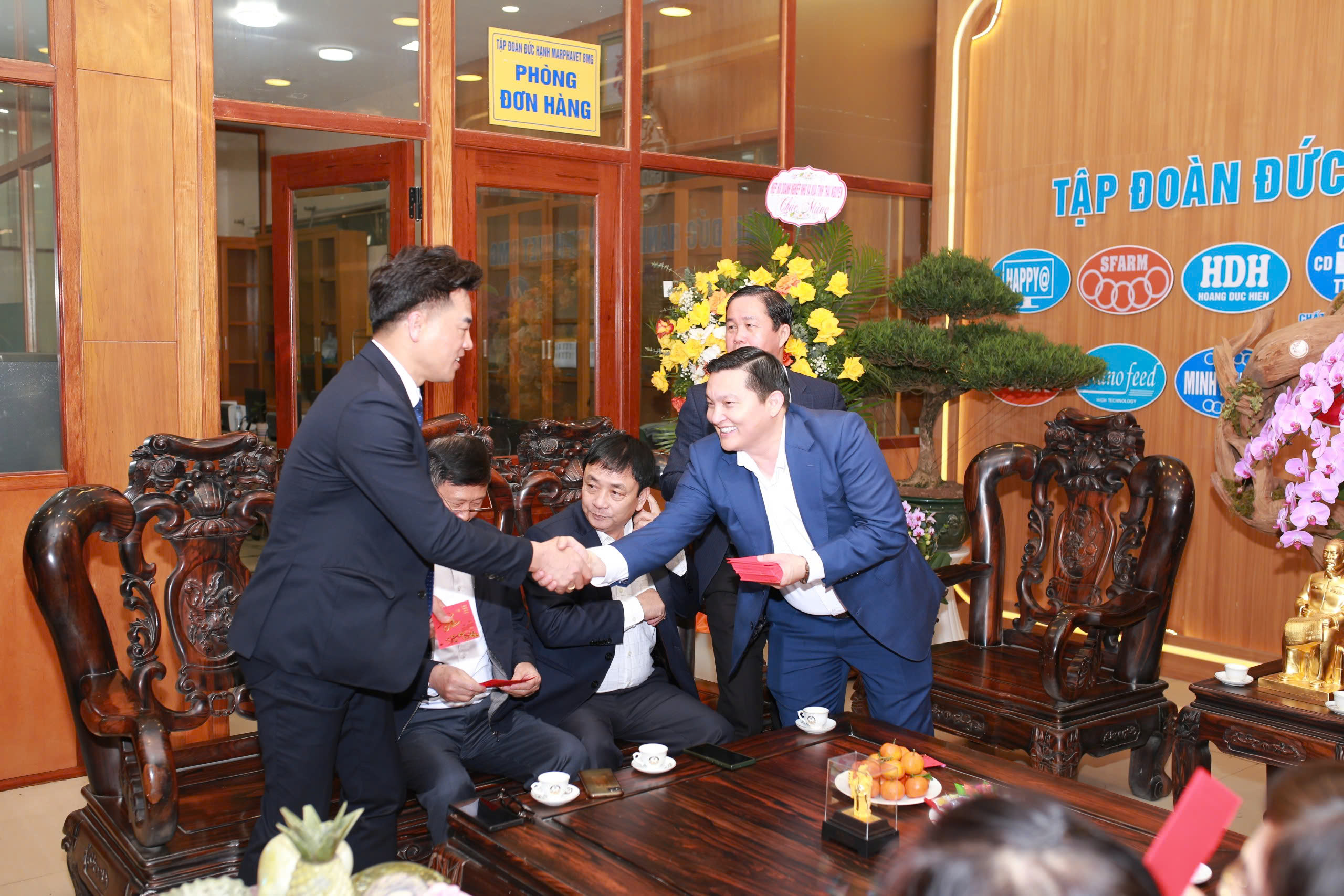 Hiệp hội Doanh nghiệp Vừa và Nhỏ Thành phố Thái Nguyên đến chúc Tết Tập đoàn Đức Hạnh Marphavet BMG – Xuân Ất Tỵ 2026 - Tập đoàn Đức Hạnh Marphavet BMG - XEVIP.ICU