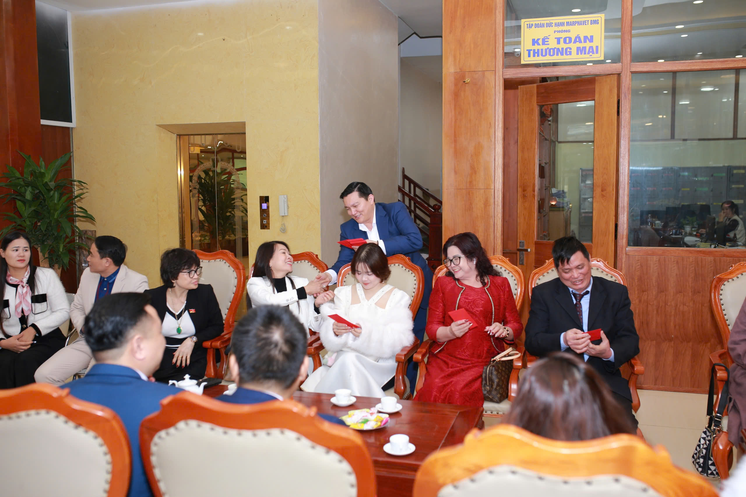 Hiệp hội Doanh nghiệp Vừa và Nhỏ Thành phố Thái Nguyên đến chúc Tết Tập đoàn Đức Hạnh Marphavet BMG – Xuân Ất Tỵ 2026 - Tập đoàn Đức Hạnh Marphavet BMG - XEVIP.ICU
