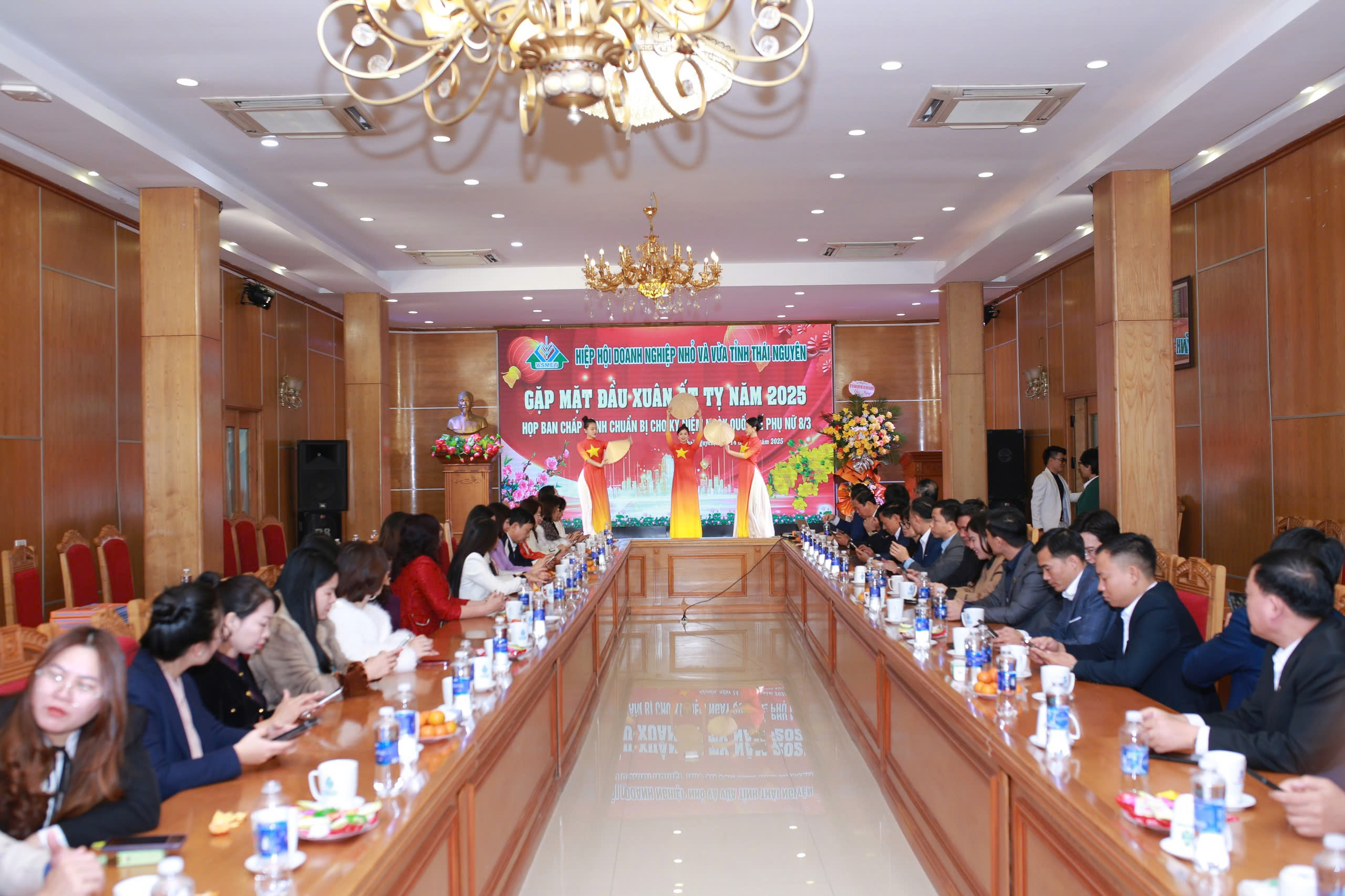 Hiệp hội Doanh nghiệp Vừa và Nhỏ Thành phố Thái Nguyên đến chúc Tết Tập đoàn Đức Hạnh Marphavet BMG – Xuân Ất Tỵ 2026 - Tập đoàn Đức Hạnh Marphavet BMG - XEVIP.ICU
