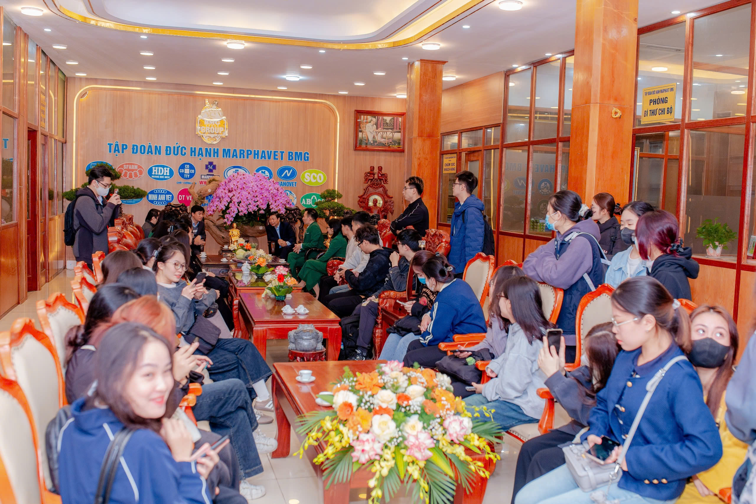 ĐOÀN SINH VIÊN ĐH THỦY LỢI - KHOA CÔNG NGHỆ SINH HỌC ĐẾN THĂM QUAN TT KIỂM NGHIỆM&NGHIÊN CỨU PHÁT TRIỂN CỦA TẬP ĐOÀN ĐỨC HẠNH MARPHAVET - Tập đoàn Đức Hạnh Marphavet BMG - XEVIP.ICU