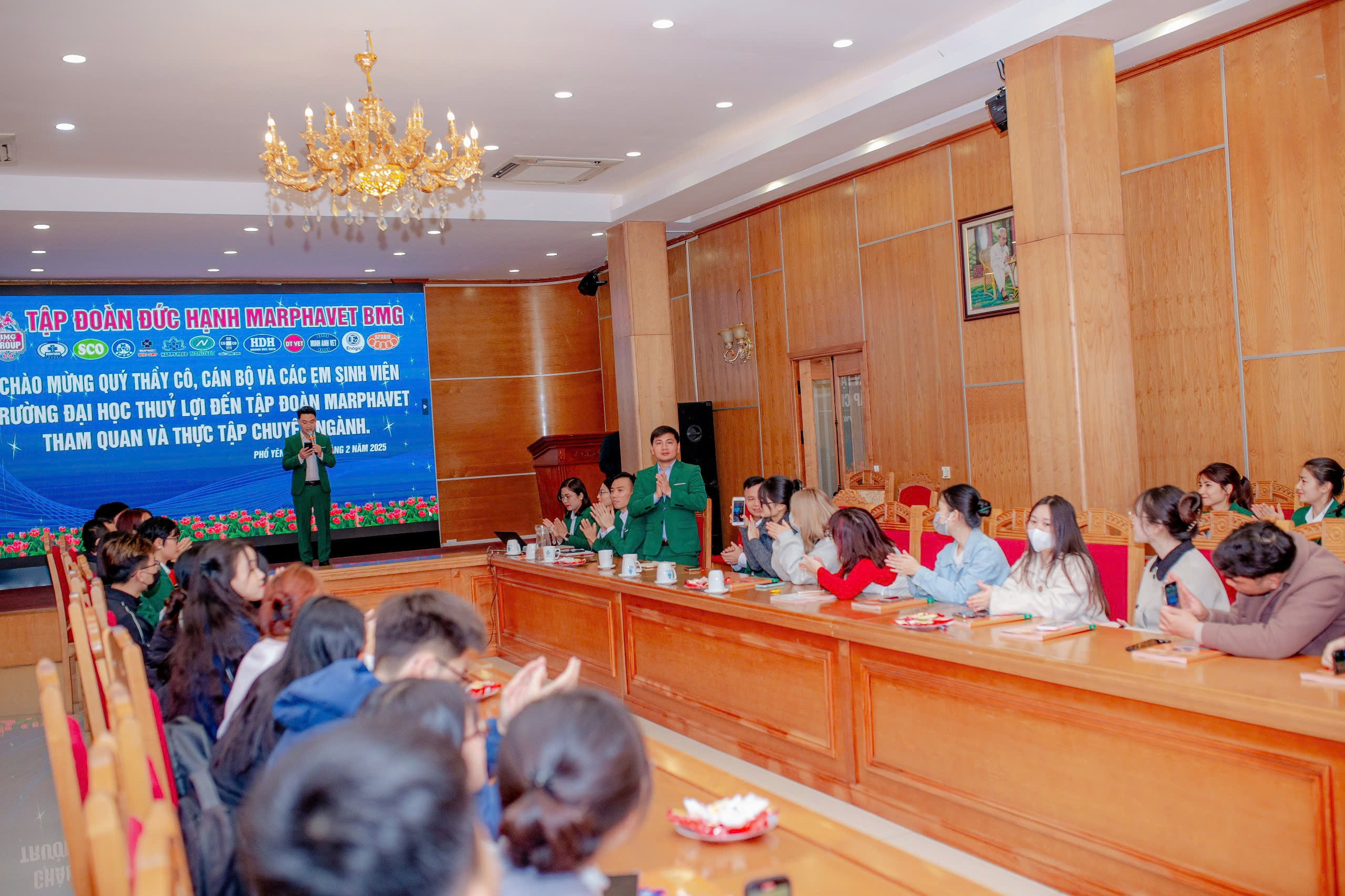 ĐOÀN SINH VIÊN ĐH THỦY LỢI - KHOA CÔNG NGHỆ SINH HỌC ĐẾN THĂM QUAN TT KIỂM NGHIỆM&NGHIÊN CỨU PHÁT TRIỂN CỦA TẬP ĐOÀN ĐỨC HẠNH MARPHAVET - Tập đoàn Đức Hạnh Marphavet BMG - XEVIP.ICU