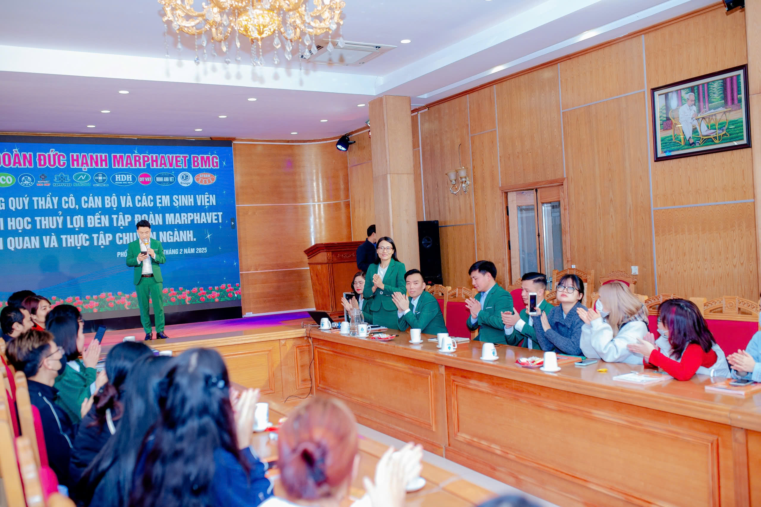 ĐOÀN SINH VIÊN ĐH THỦY LỢI - KHOA CÔNG NGHỆ SINH HỌC ĐẾN THĂM QUAN TT KIỂM NGHIỆM&NGHIÊN CỨU PHÁT TRIỂN CỦA TẬP ĐOÀN ĐỨC HẠNH MARPHAVET - Tập đoàn Đức Hạnh Marphavet BMG - XEVIP.ICU