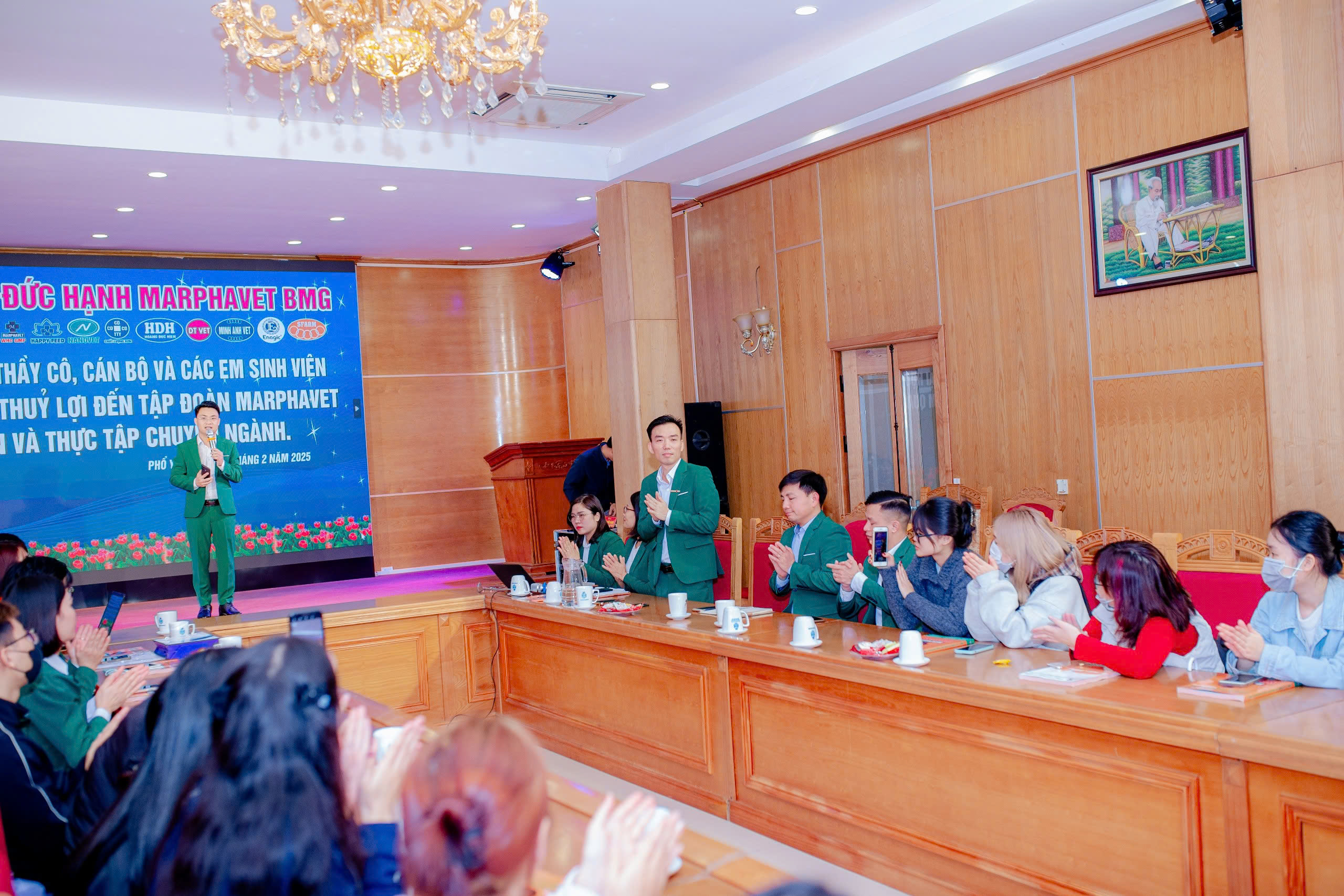 ĐOÀN SINH VIÊN ĐH THỦY LỢI - KHOA CÔNG NGHỆ SINH HỌC ĐẾN THĂM QUAN TT KIỂM NGHIỆM&NGHIÊN CỨU PHÁT TRIỂN CỦA TẬP ĐOÀN ĐỨC HẠNH MARPHAVET - Tập đoàn Đức Hạnh Marphavet BMG - XEVIP.ICU