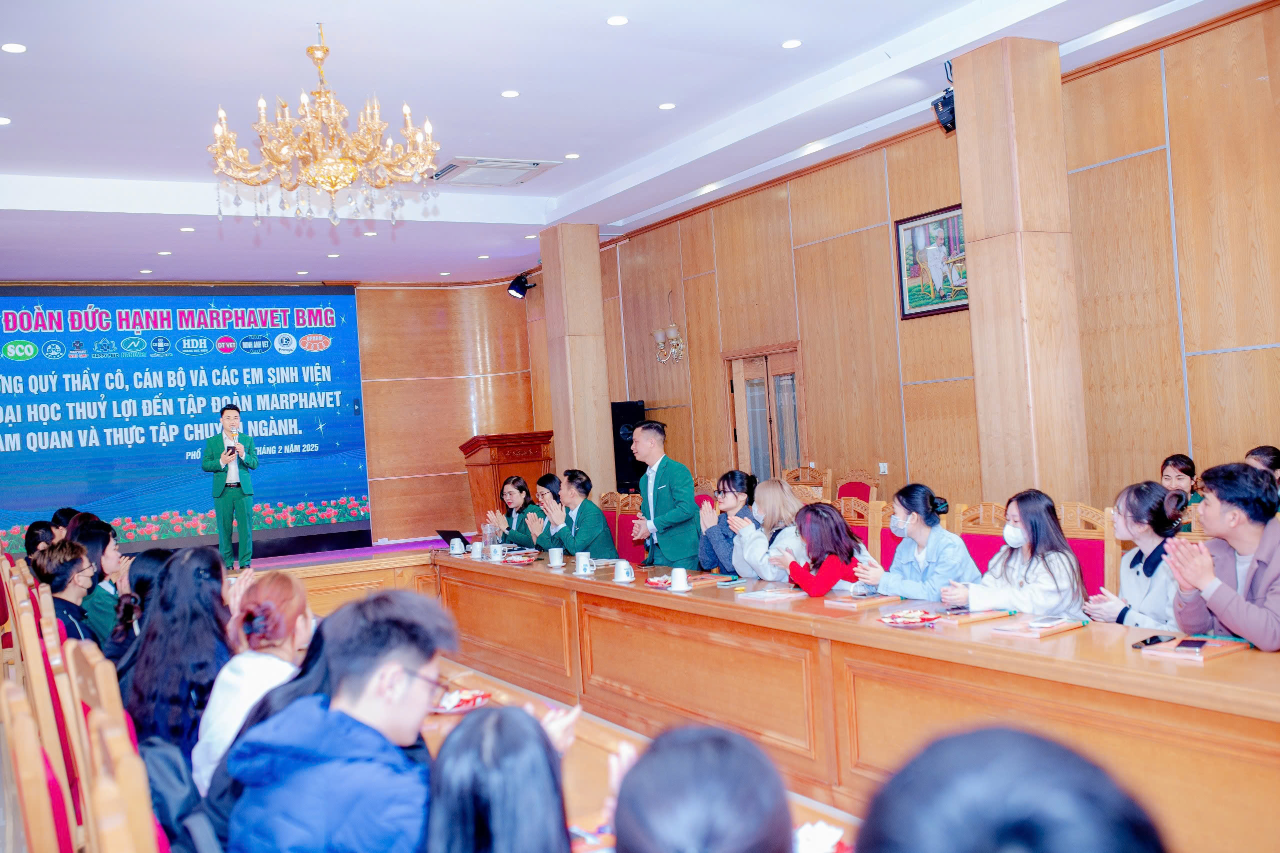ĐOÀN SINH VIÊN ĐH THỦY LỢI - KHOA CÔNG NGHỆ SINH HỌC ĐẾN THĂM QUAN TT KIỂM NGHIỆM&NGHIÊN CỨU PHÁT TRIỂN CỦA TẬP ĐOÀN ĐỨC HẠNH MARPHAVET - Tập đoàn Đức Hạnh Marphavet BMG - XEVIP.ICU