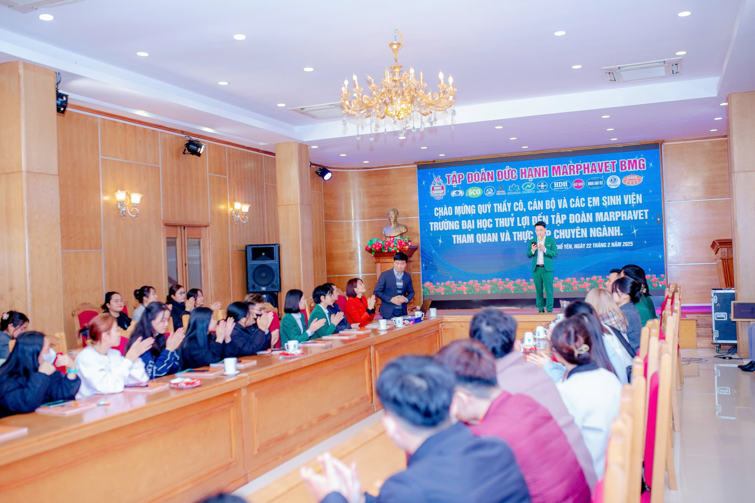 ĐOÀN SINH VIÊN ĐH THỦY LỢI - KHOA CÔNG NGHỆ SINH HỌC ĐẾN THĂM QUAN TT KIỂM NGHIỆM&NGHIÊN CỨU PHÁT TRIỂN CỦA TẬP ĐOÀN ĐỨC HẠNH MARPHAVET - Tập đoàn Đức Hạnh Marphavet BMG - XEVIP.ICU