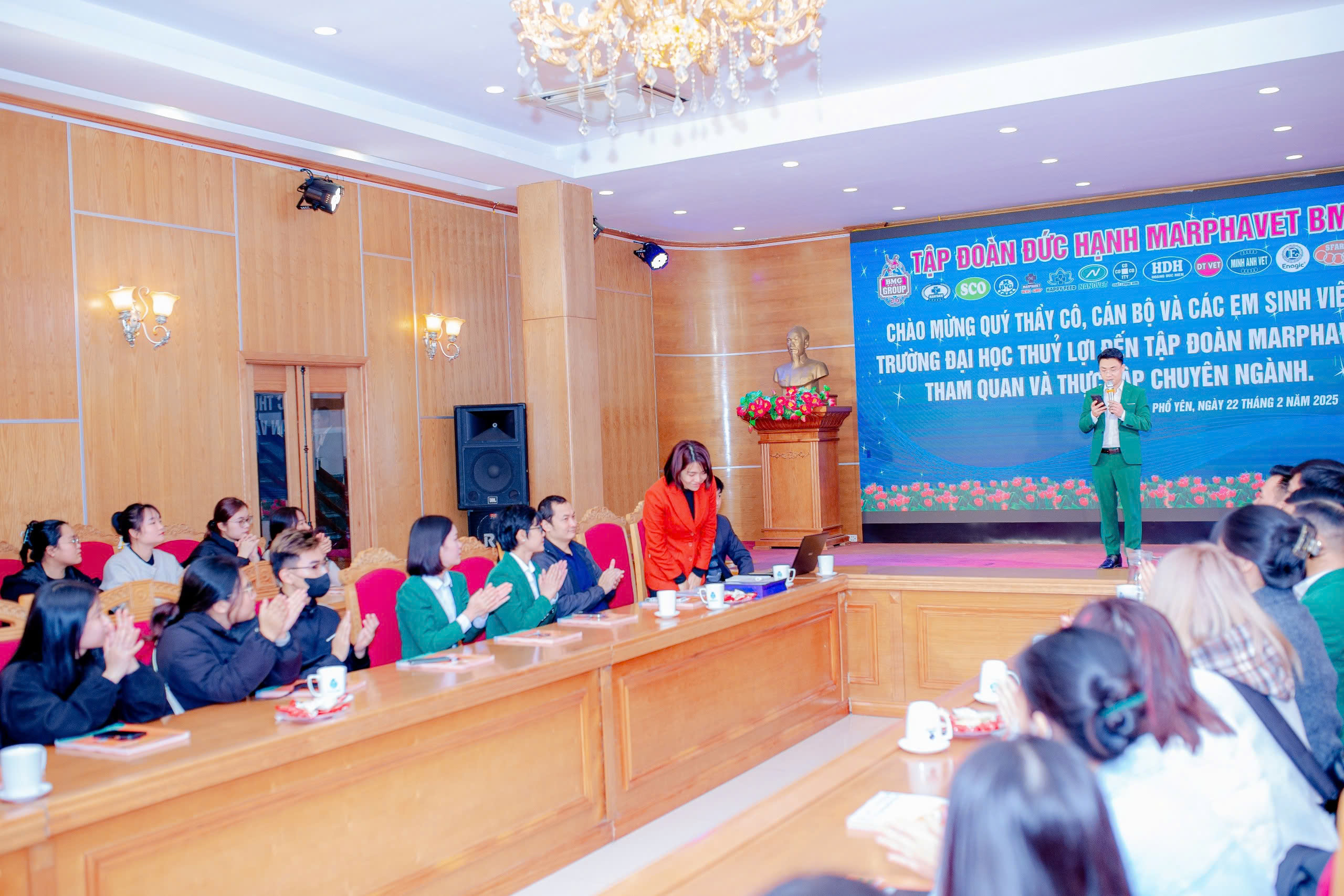 ĐOÀN SINH VIÊN ĐH THỦY LỢI - KHOA CÔNG NGHỆ SINH HỌC ĐẾN THĂM QUAN TT KIỂM NGHIỆM&NGHIÊN CỨU PHÁT TRIỂN CỦA TẬP ĐOÀN ĐỨC HẠNH MARPHAVET - Tập đoàn Đức Hạnh Marphavet BMG - XEVIP.ICU