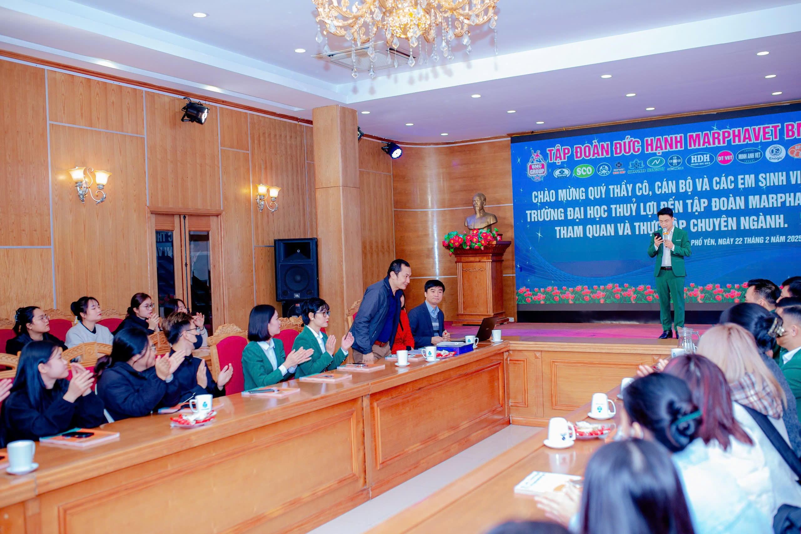 ĐOÀN SINH VIÊN ĐH THỦY LỢI - KHOA CÔNG NGHỆ SINH HỌC ĐẾN THĂM QUAN TT KIỂM NGHIỆM&NGHIÊN CỨU PHÁT TRIỂN CỦA TẬP ĐOÀN ĐỨC HẠNH MARPHAVET - Tập đoàn Đức Hạnh Marphavet BMG - XEVIP.ICU
