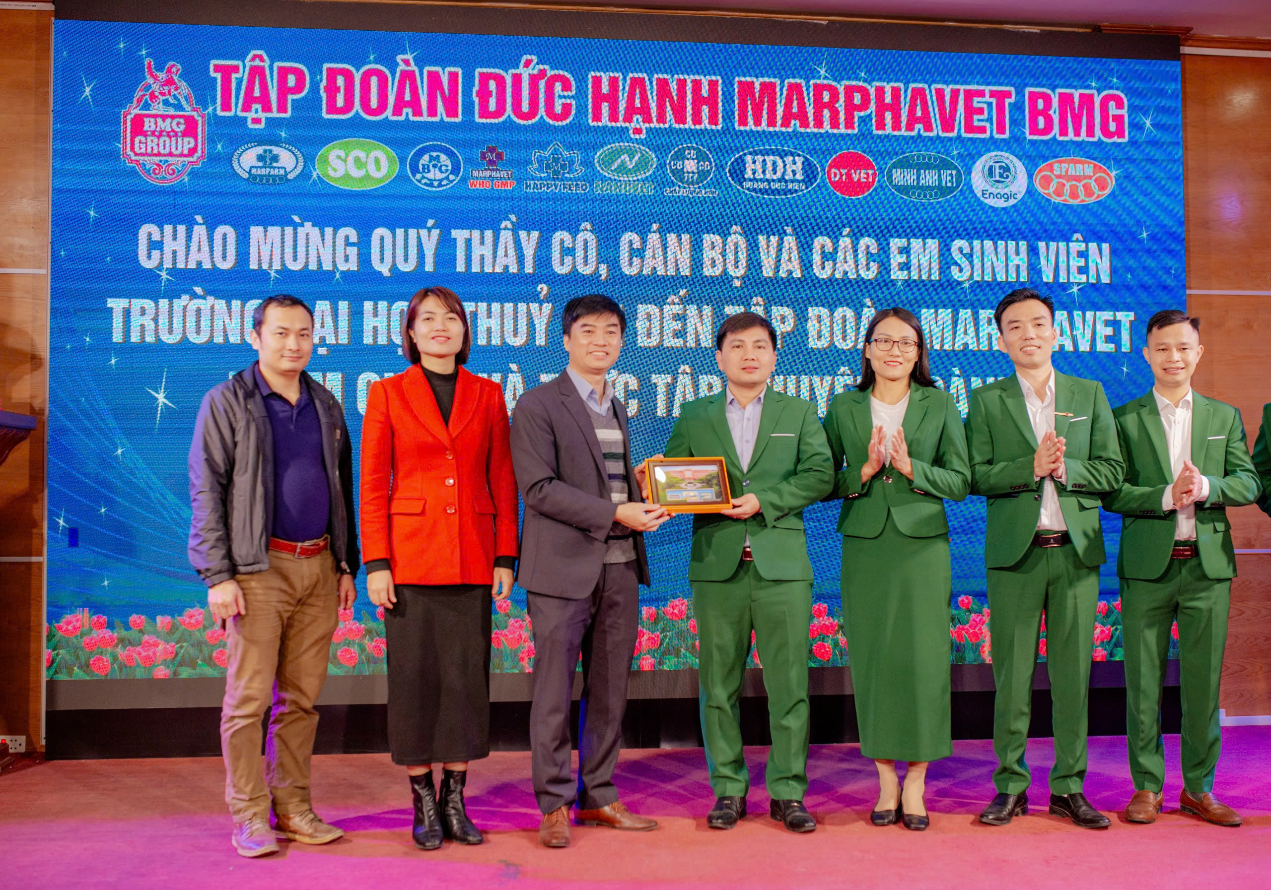 ĐOÀN SINH VIÊN ĐH THỦY LỢI - KHOA CÔNG NGHỆ SINH HỌC ĐẾN THĂM QUAN TT KIỂM NGHIỆM&NGHIÊN CỨU PHÁT TRIỂN CỦA TẬP ĐOÀN ĐỨC HẠNH MARPHAVET - Tập đoàn Đức Hạnh Marphavet BMG - XEVIP.ICU