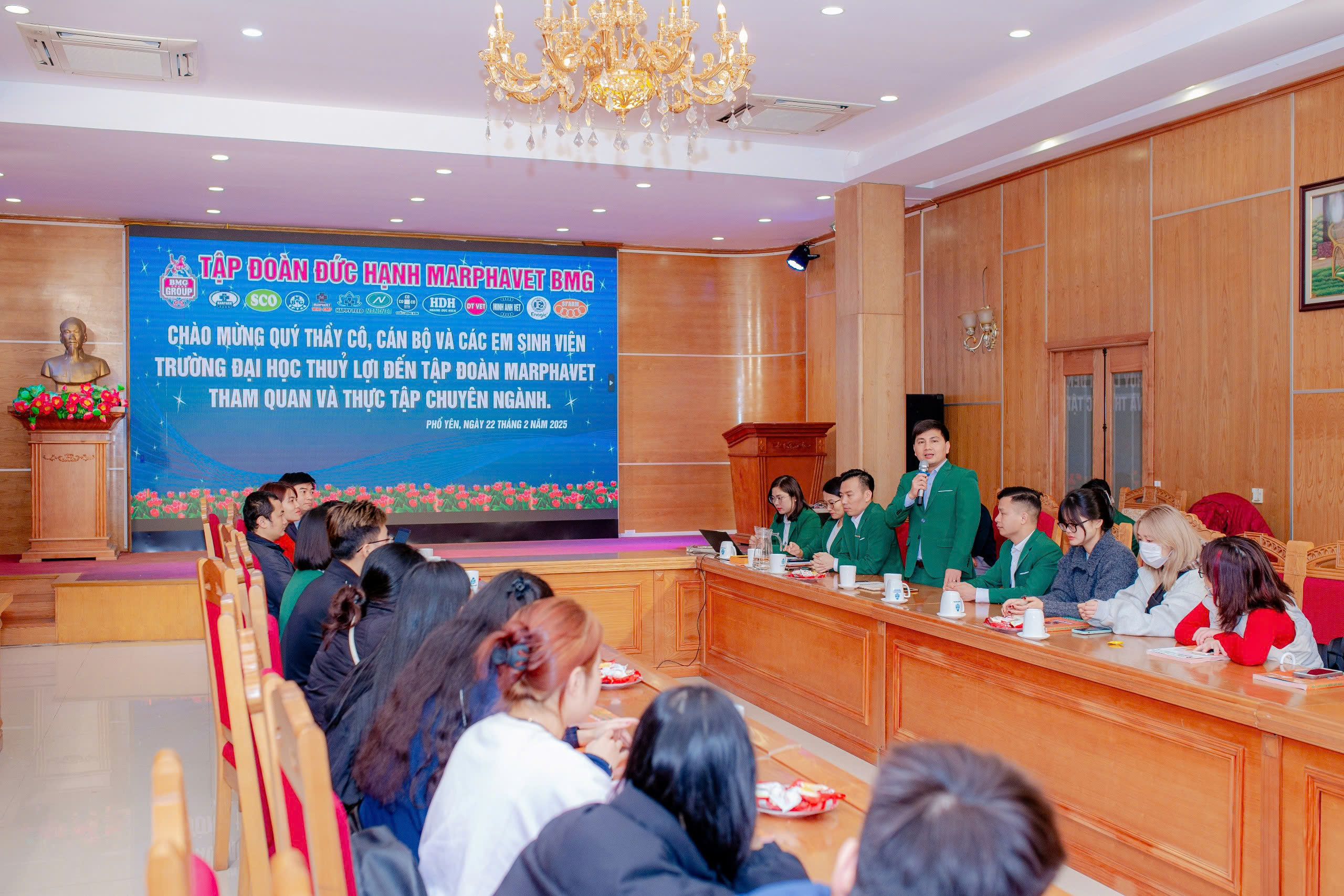 ĐOÀN SINH VIÊN ĐH THỦY LỢI - KHOA CÔNG NGHỆ SINH HỌC ĐẾN THĂM QUAN TT KIỂM NGHIỆM&NGHIÊN CỨU PHÁT TRIỂN CỦA TẬP ĐOÀN ĐỨC HẠNH MARPHAVET - Tập đoàn Đức Hạnh Marphavet BMG - XEVIP.ICU
