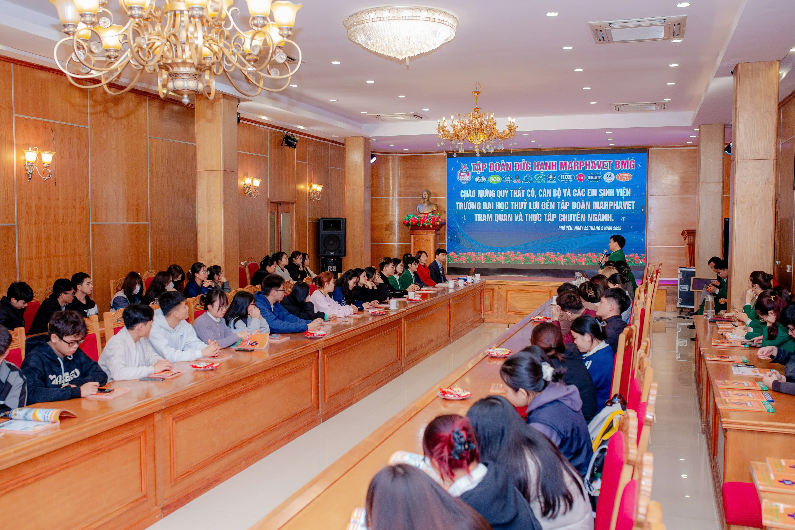 ĐOÀN SINH VIÊN ĐH THỦY LỢI - KHOA CÔNG NGHỆ SINH HỌC ĐẾN THĂM QUAN TT KIỂM NGHIỆM&NGHIÊN CỨU PHÁT TRIỂN CỦA TẬP ĐOÀN ĐỨC HẠNH MARPHAVET - Tập đoàn Đức Hạnh Marphavet BMG - XEVIP.ICU