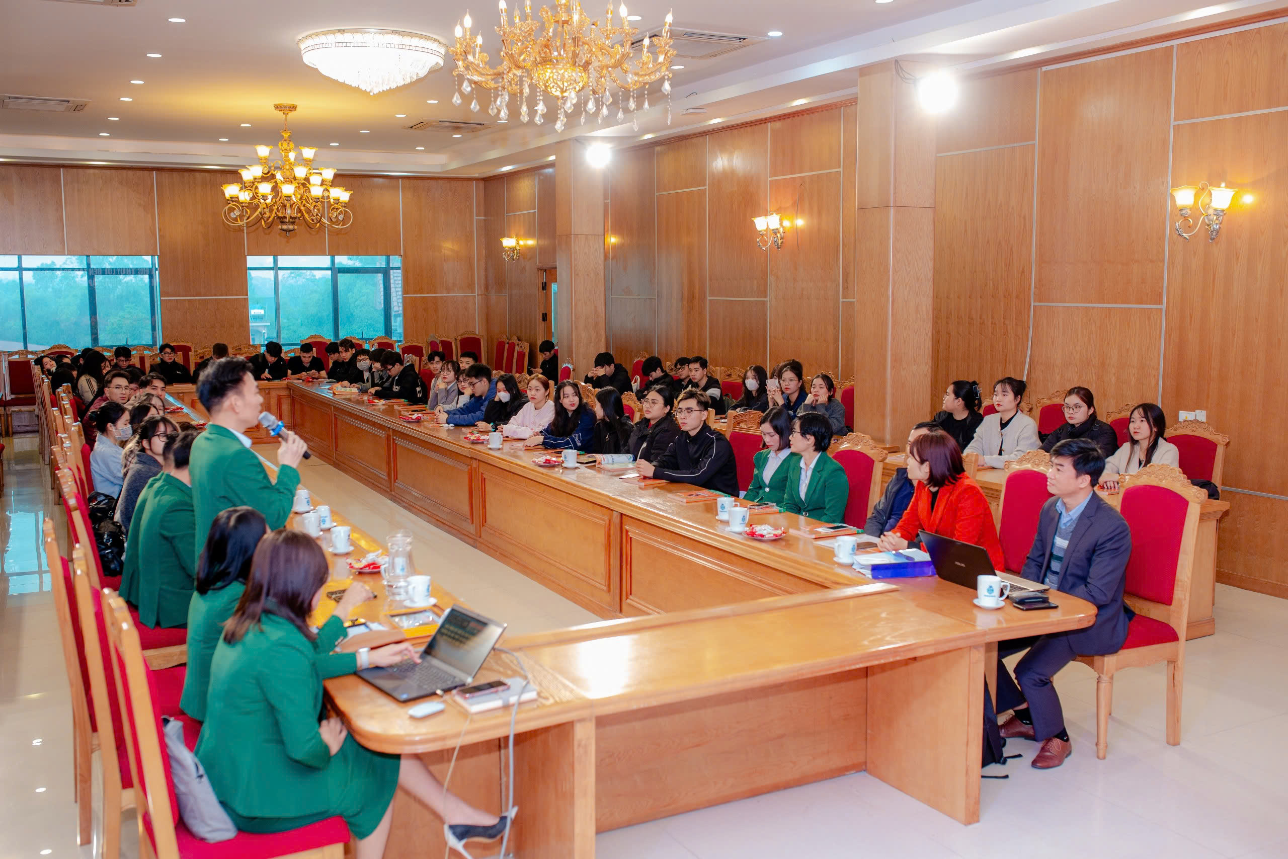 ĐOÀN SINH VIÊN ĐH THỦY LỢI - KHOA CÔNG NGHỆ SINH HỌC ĐẾN THĂM QUAN TT KIỂM NGHIỆM&NGHIÊN CỨU PHÁT TRIỂN CỦA TẬP ĐOÀN ĐỨC HẠNH MARPHAVET - Tập đoàn Đức Hạnh Marphavet BMG - XEVIP.ICU