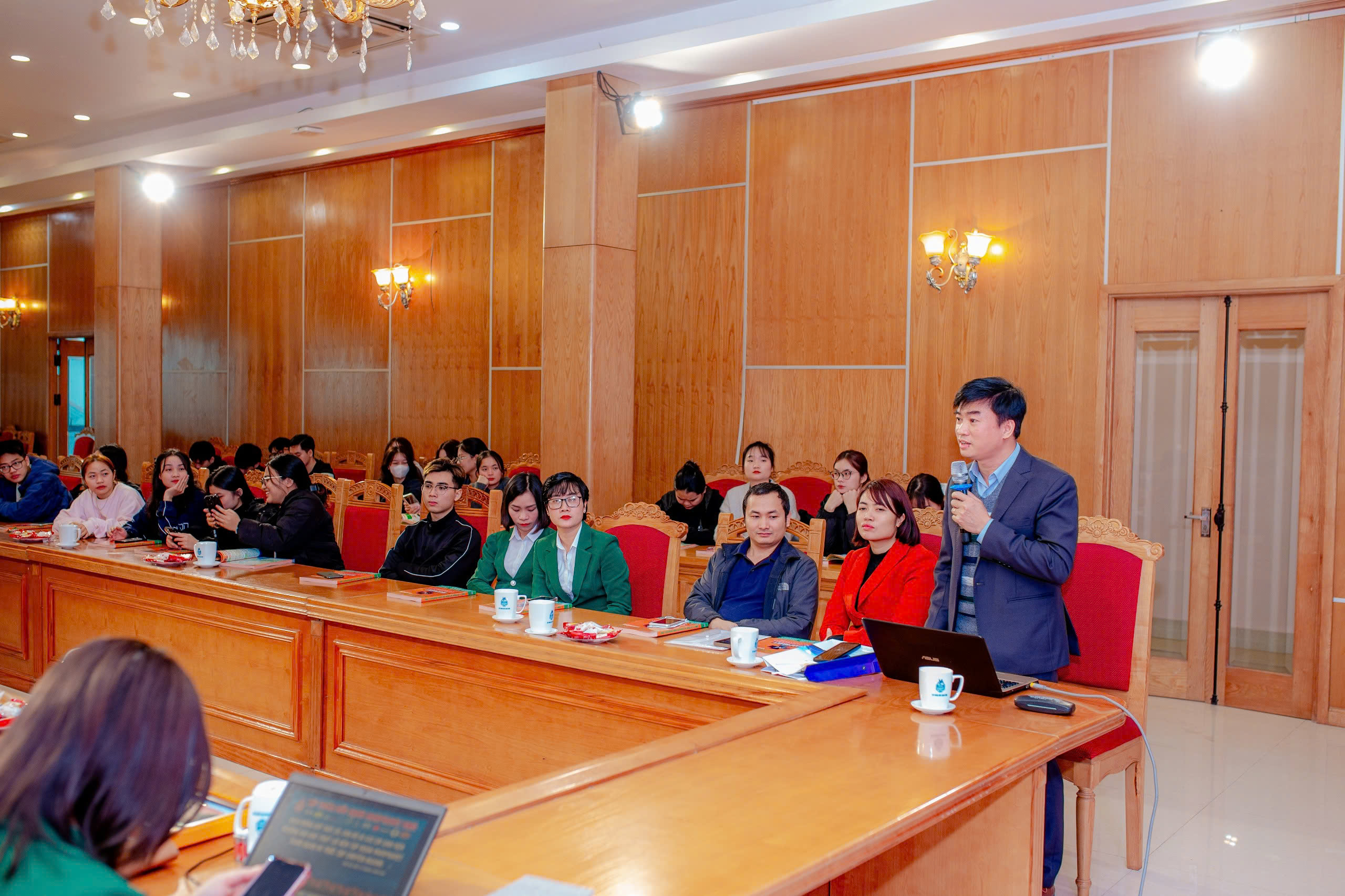 ĐOÀN SINH VIÊN ĐH THỦY LỢI - KHOA CÔNG NGHỆ SINH HỌC ĐẾN THĂM QUAN TT KIỂM NGHIỆM&NGHIÊN CỨU PHÁT TRIỂN CỦA TẬP ĐOÀN ĐỨC HẠNH MARPHAVET - Tập đoàn Đức Hạnh Marphavet BMG - XEVIP.ICU