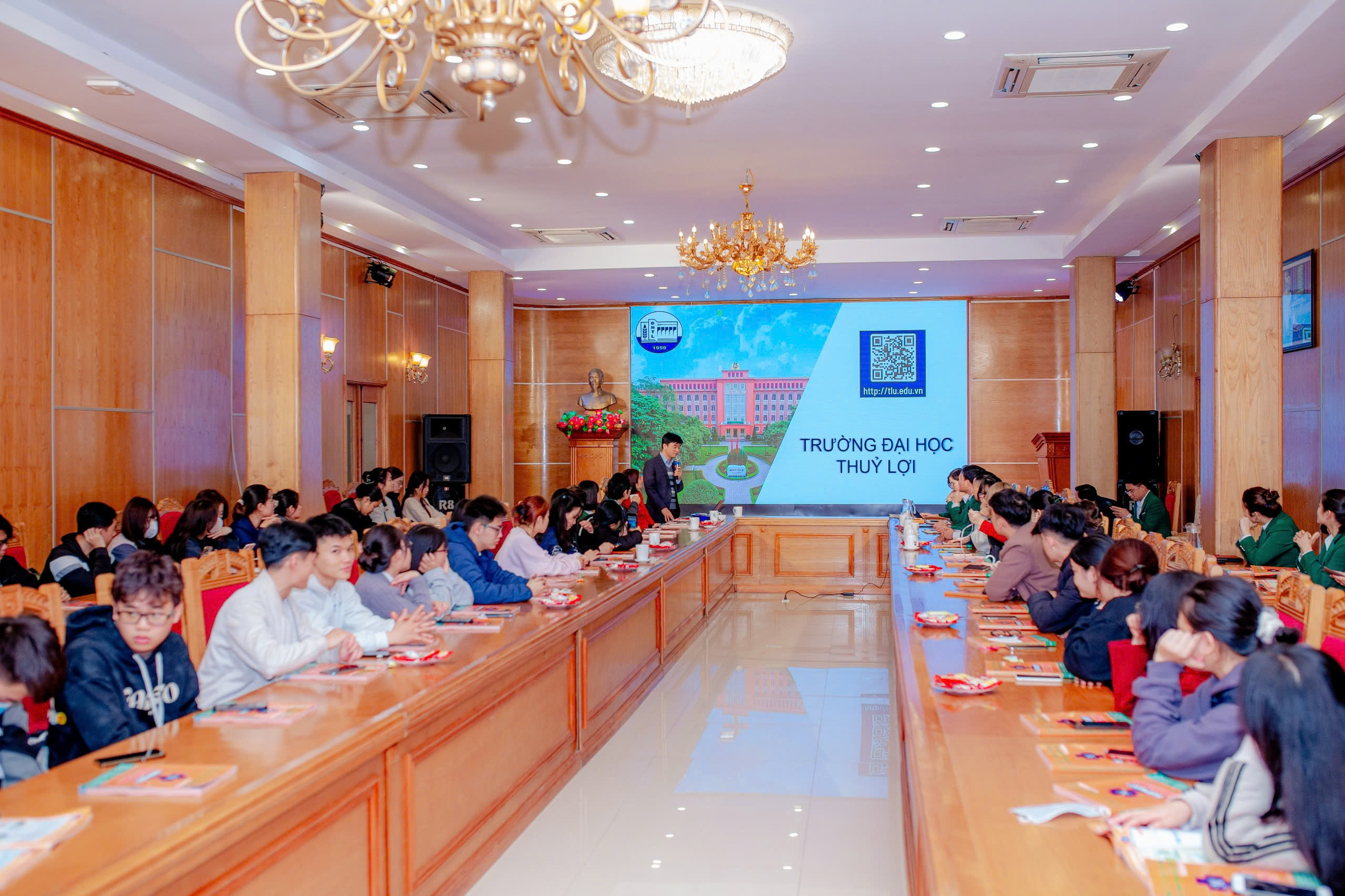 ĐOÀN SINH VIÊN ĐH THỦY LỢI - KHOA CÔNG NGHỆ SINH HỌC ĐẾN THĂM QUAN TT KIỂM NGHIỆM&NGHIÊN CỨU PHÁT TRIỂN CỦA TẬP ĐOÀN ĐỨC HẠNH MARPHAVET - Tập đoàn Đức Hạnh Marphavet BMG - XEVIP.ICU