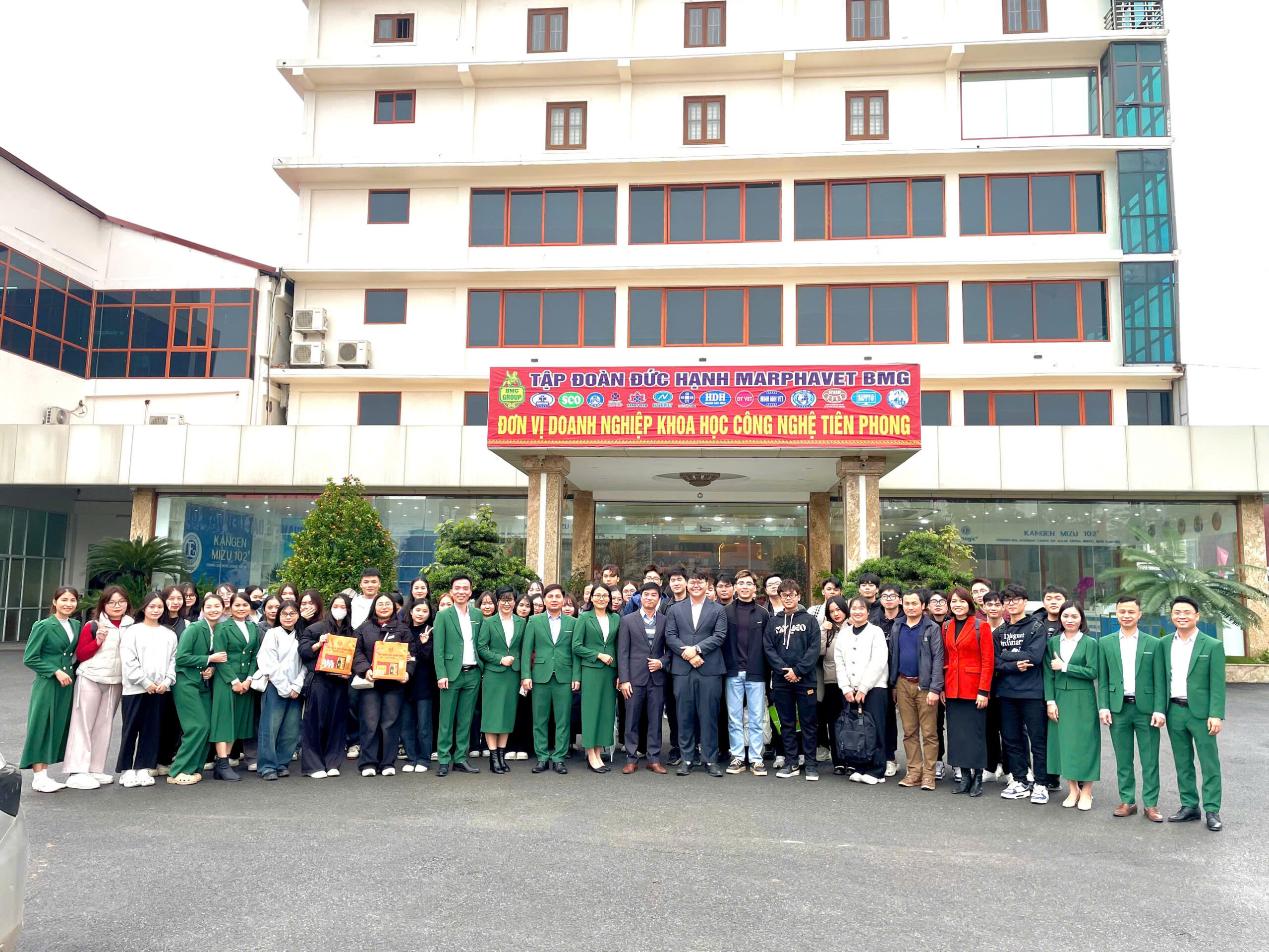 ĐOÀN SINH VIÊN ĐH THỦY LỢI - KHOA CÔNG NGHỆ SINH HỌC ĐẾN THĂM QUAN TT KIỂM NGHIỆM&NGHIÊN CỨU PHÁT TRIỂN CỦA TẬP ĐOÀN ĐỨC HẠNH MARPHAVET - Tập đoàn Đức Hạnh Marphavet BMG - XEVIP.ICU