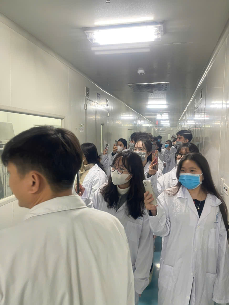 ĐOÀN SINH VIÊN ĐH THỦY LỢI - KHOA CÔNG NGHỆ SINH HỌC ĐẾN THĂM QUAN TT KIỂM NGHIỆM&NGHIÊN CỨU PHÁT TRIỂN CỦA TẬP ĐOÀN ĐỨC HẠNH MARPHAVET - Tập đoàn Đức Hạnh Marphavet BMG - XEVIP.ICU