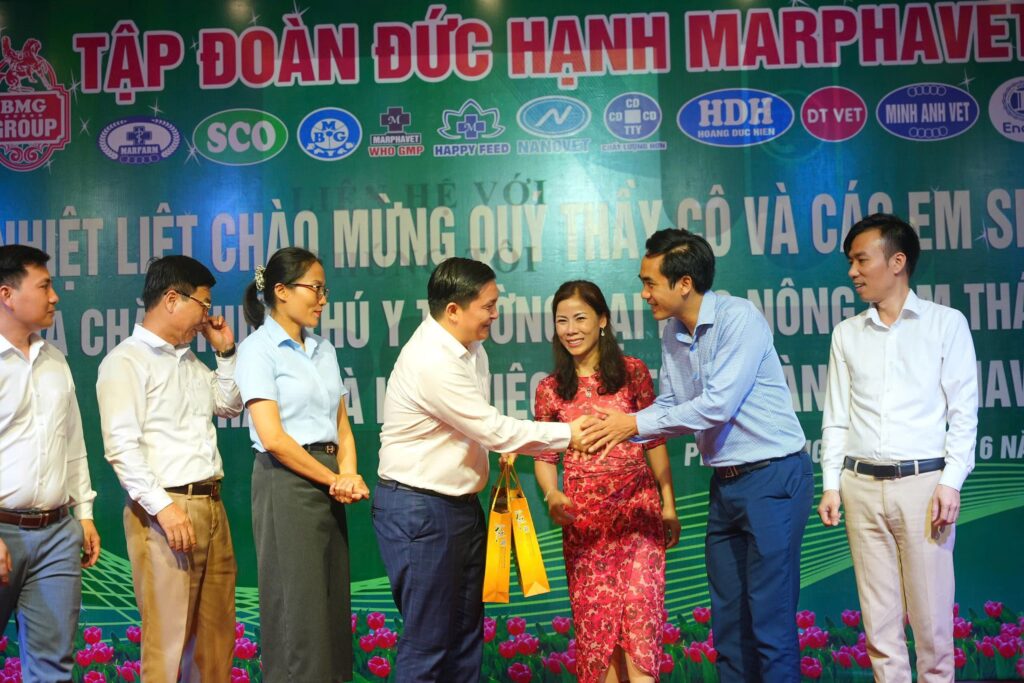 NGÀY HỘI TUYỂN ĐỒNG NGHIỆP – CHÀO ĐÓN TÂN KỸ SƯ & BÁC SĨ THÚ Y TỪ TRƯỜNG ĐẠI HỌC NÔNG LÂM THÁI NGUYÊN - Tập đoàn Đức Hạnh Marphavet BMG - XEVIP.ICU